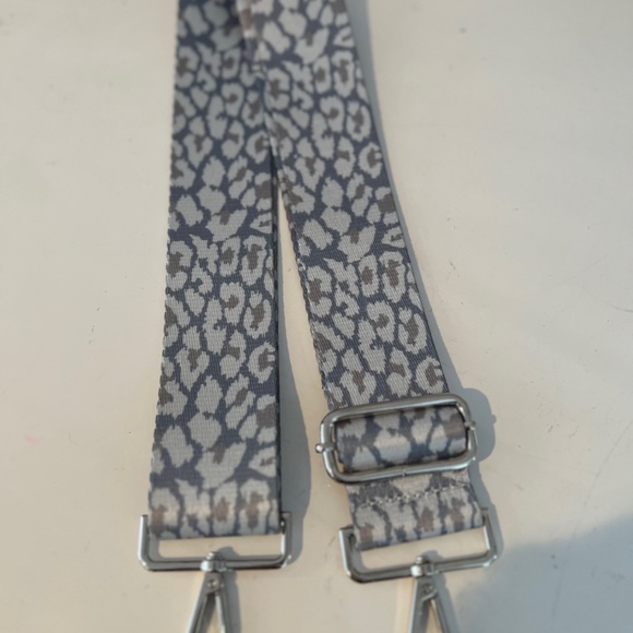 Bag Strap - Snow Leopard Print - Adjustable with Silver Hardware - Picture 1 of 3